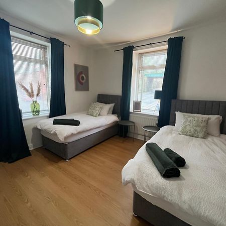 Modern & Retro Two Bedroom Apartment In Barnsley Exterior photo