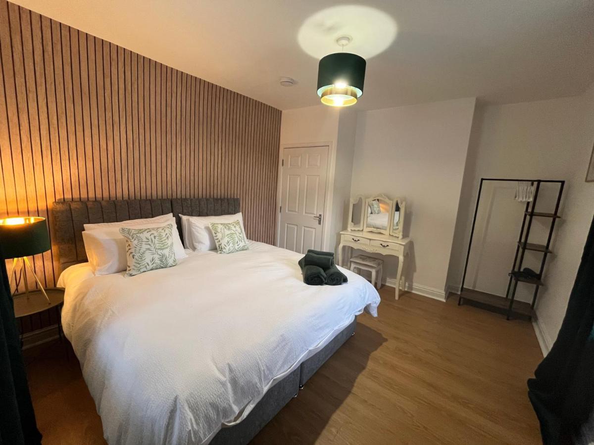 Modern & Retro Two Bedroom Apartment In Barnsley Exterior photo